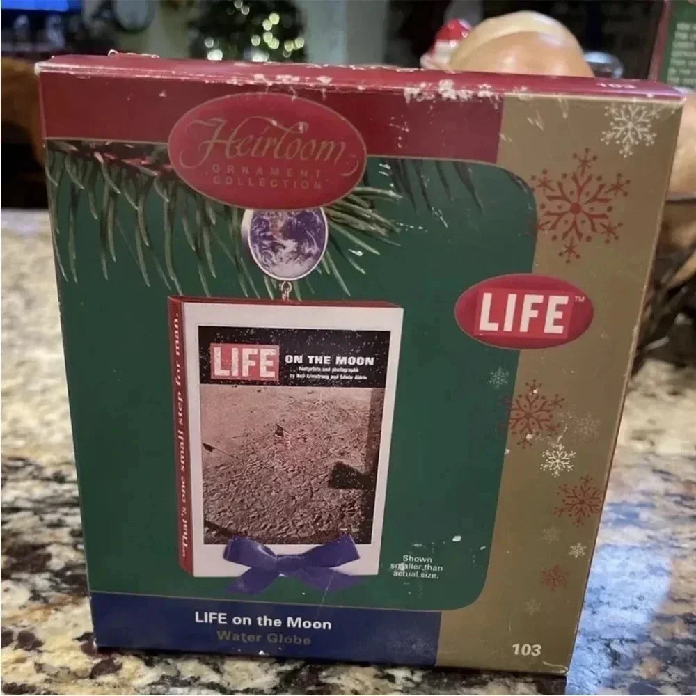 Heirloom Collection LIFE On‎ The Moon Water Globe Ornament 2004 Image Changing